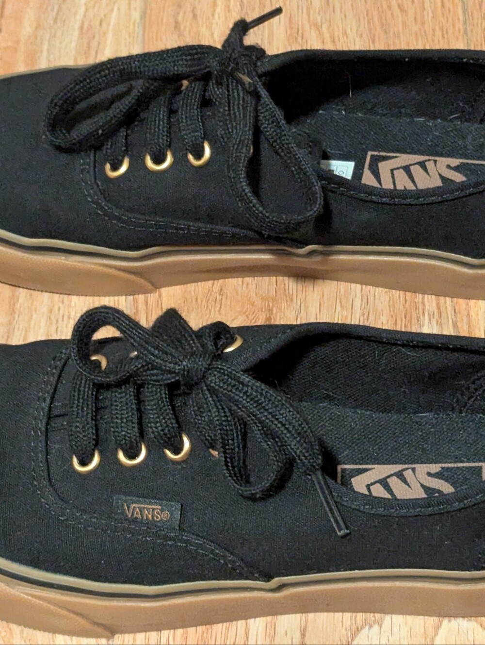Vans Unisex Black Canvas Low-Top Sneakers with Gum Outsole - Picture 3 of 4